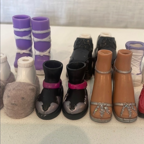 Assorted Doll Shoes Collection Bratz - Picture 3 of 4